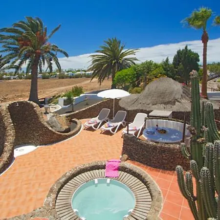 Villa Rondas With Sea View And Jacuzzi *